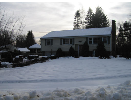 9 Birchwood Road Hudson, MA 01749 - Photo 2 of 20 Gallery Image 2