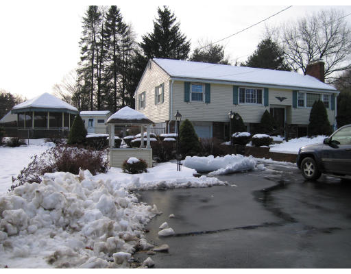 9 Birchwood Road Hudson, MA 01749 - Photo 3 of 20 Gallery Image 3