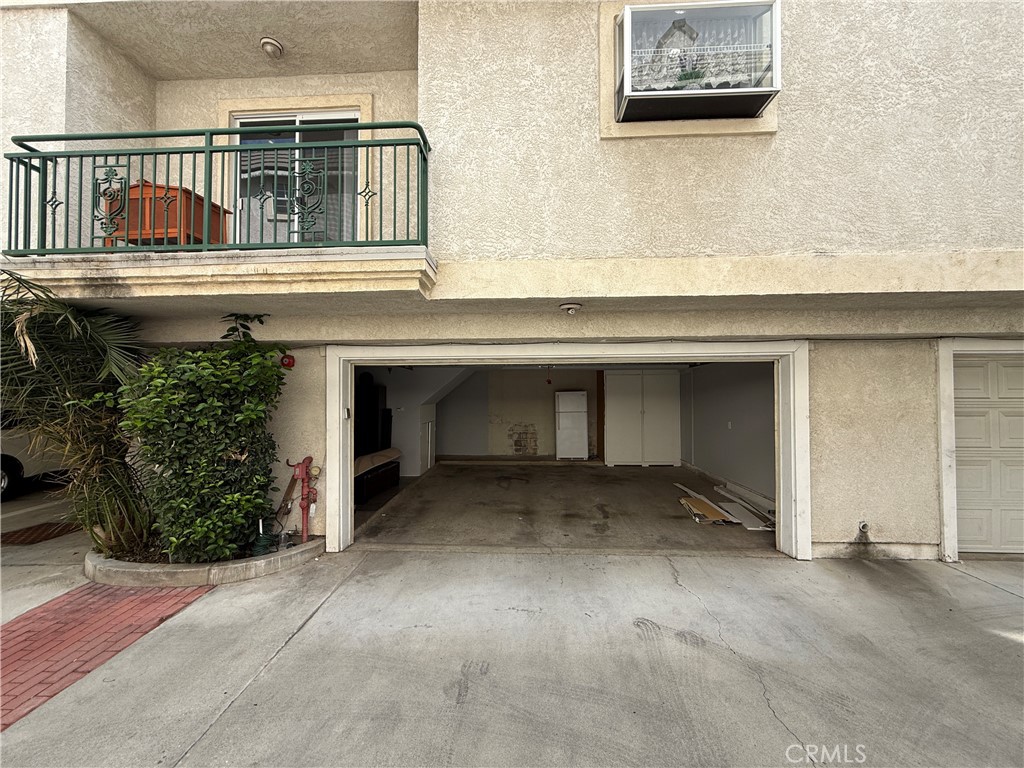 1230 Elm Avenue, Unit G San Gabriel, CA 91775 - Photo 31 of 33 a living room with furniture