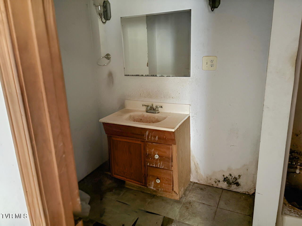 324 Jess Hopson Road Unicoi, TN 37692 - Photo 13 of 14 jess hopson bathroom 05082026