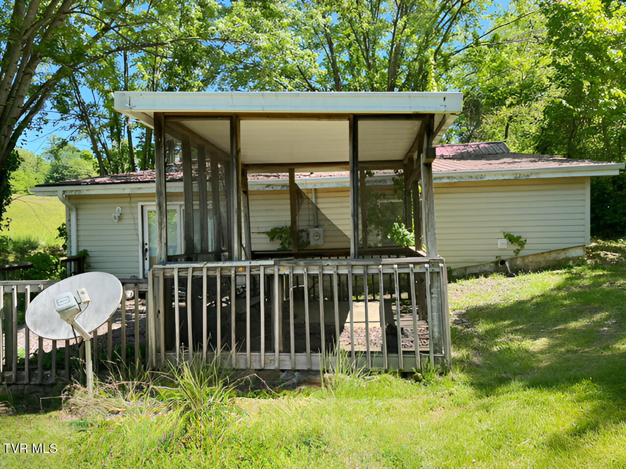 324 Jess Hopson Road Unicoi, TN 37692 - Photo 7 of 14 jess hopson right side 05082026