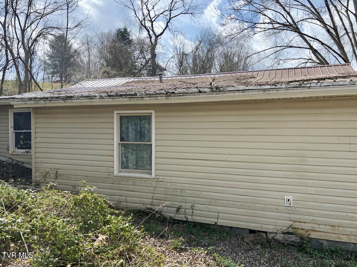 324 Jess Hopson Road Unicoi, TN 37692 - Photo 9 of 14 jess hopson left side view 05082026