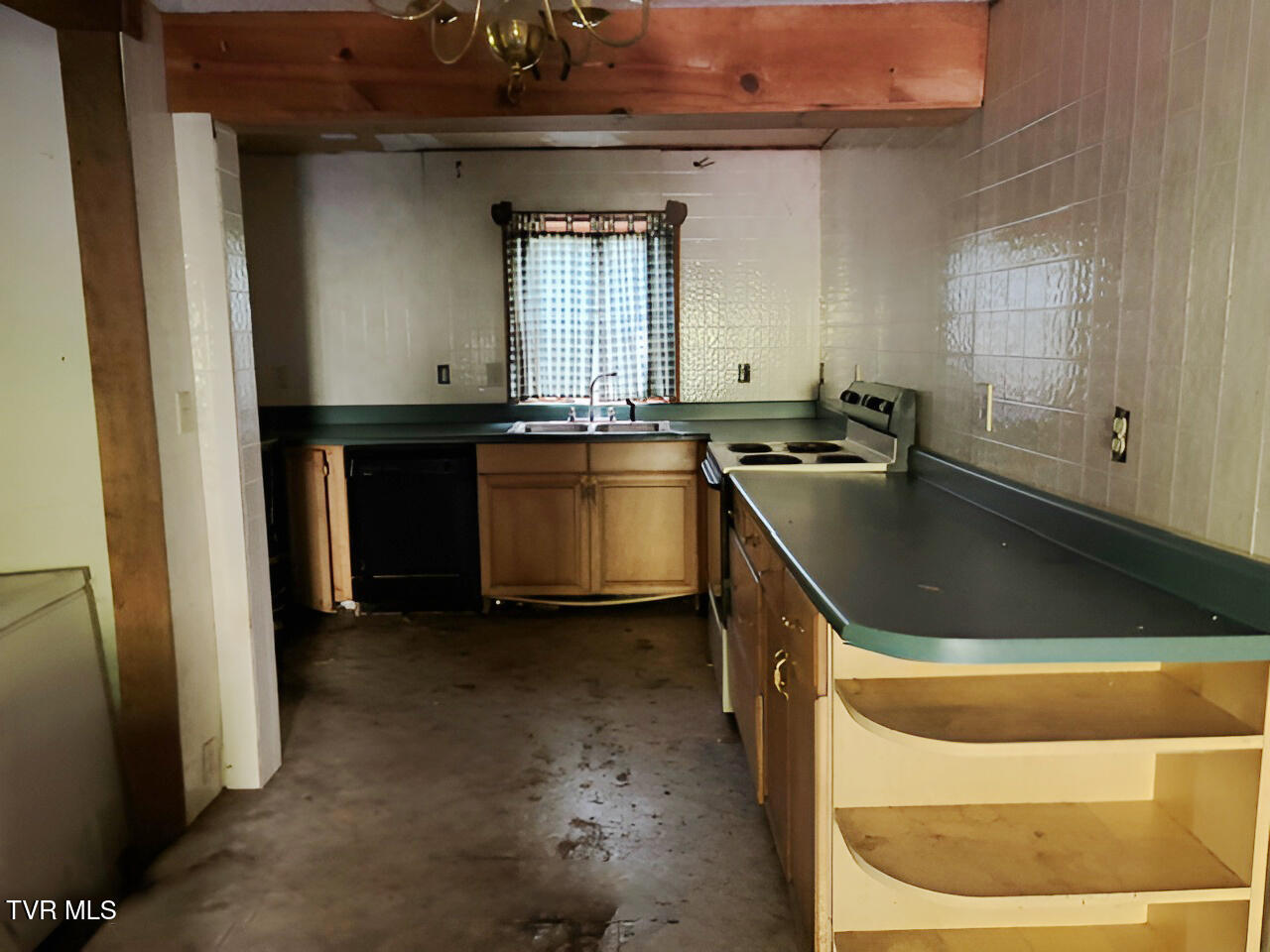 324 Jess Hopson Road Unicoi, TN 37692 - Photo 10 of 14 jess hopson kitchen 05082026