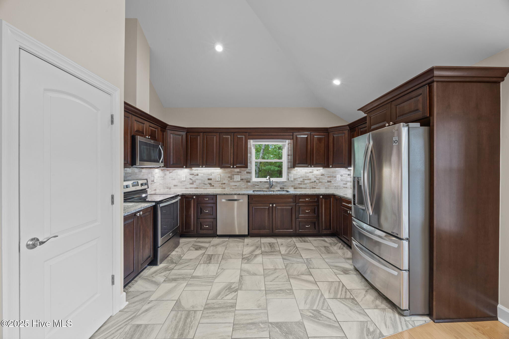 402 Whittaker Point Road Oriental, NC 28571 - Photo 31 of 61 21-web-or-mls-0C0A2278