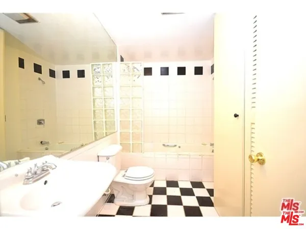 $6,500 | 429 South Orange Drive, Los Angeles, CA 90036