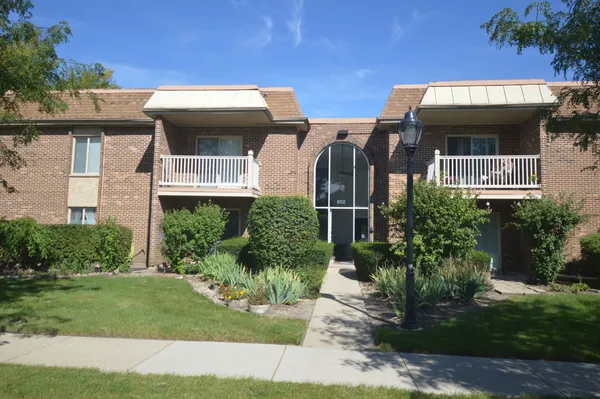 $2,000 | 902 West Alleghany Drive, Unit 2A, Arlington Heights, IL 60004