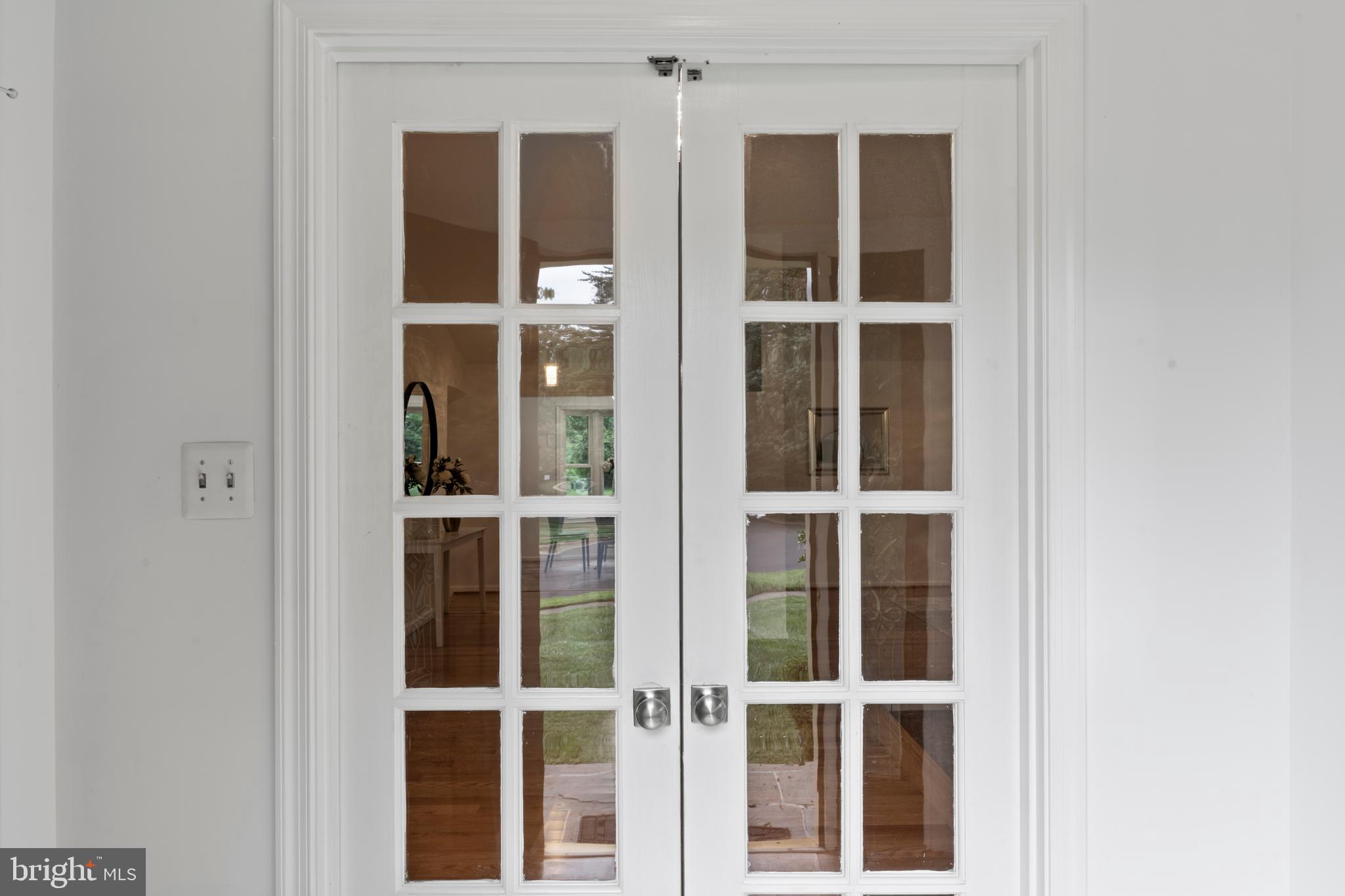 1950 Weybridge Lane Reston, VA 20191 - Photo 12 of 71 a view of a large window