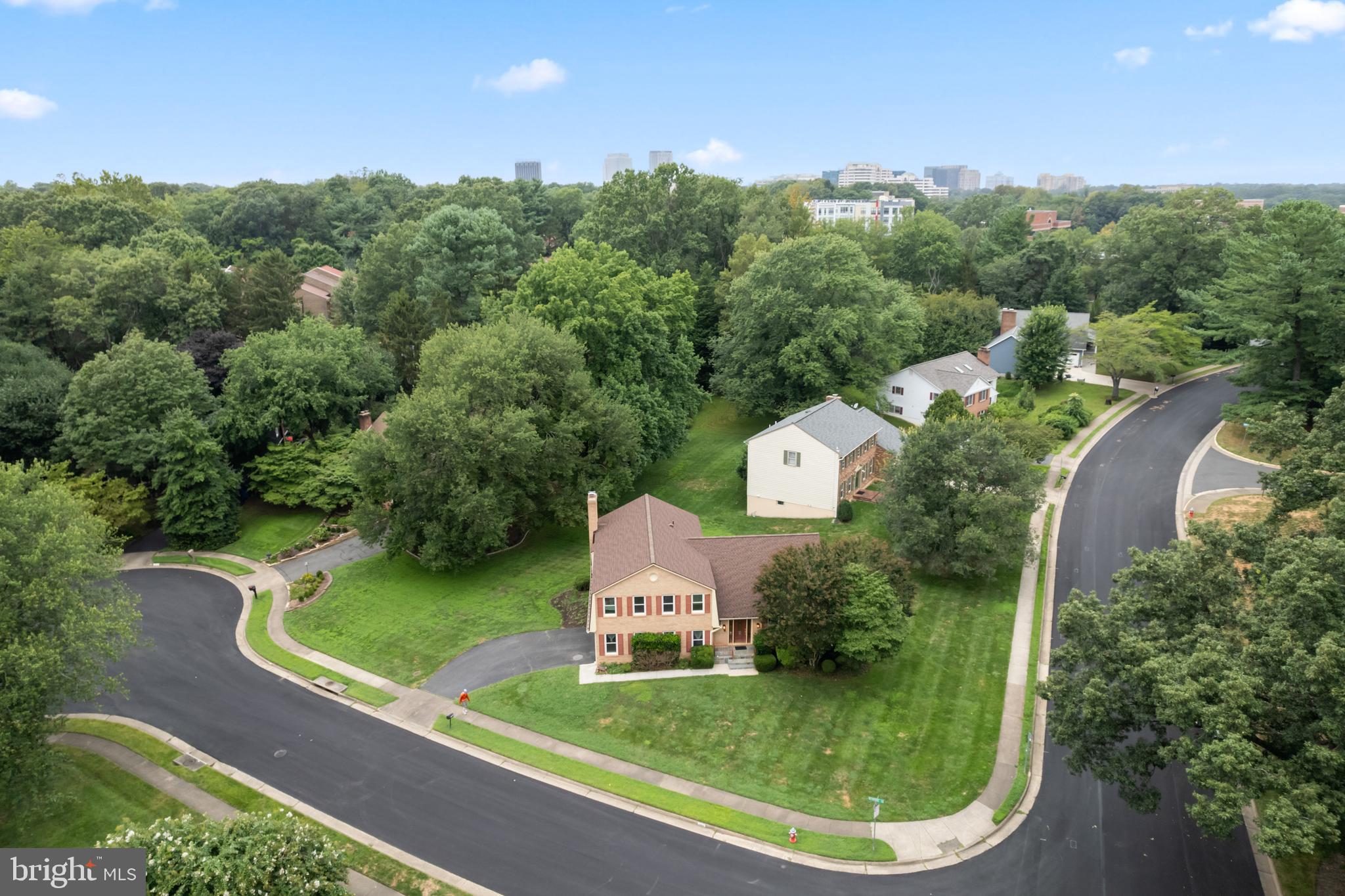 1950 Weybridge Lane Reston, VA 20191 - Photo 3 of 71