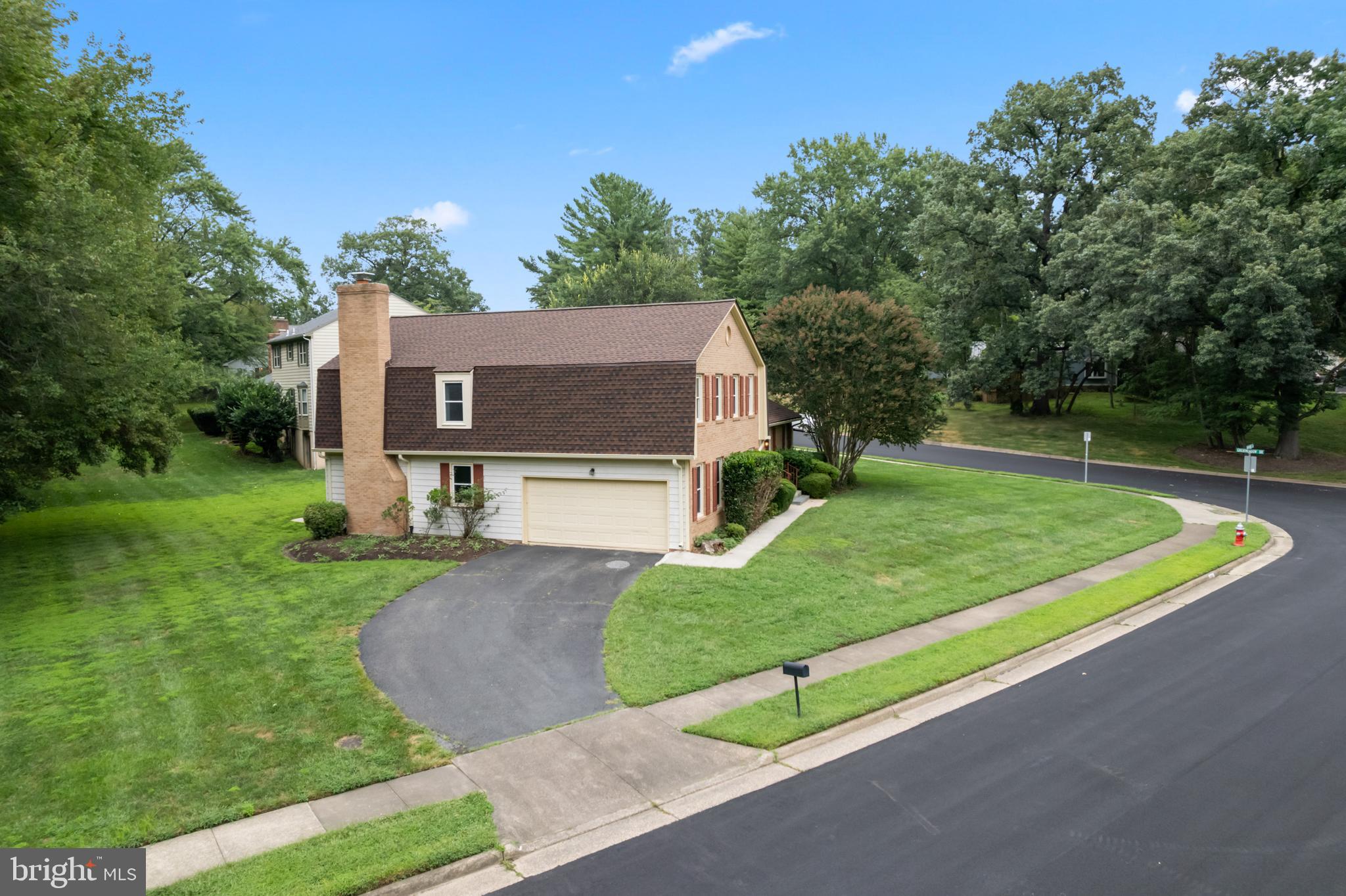 1950 Weybridge Lane Reston, VA 20191 - Photo 6 of 71