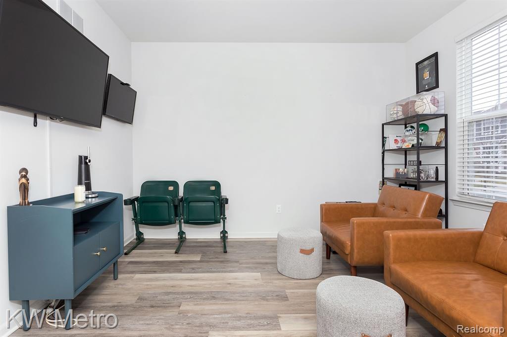 2401 Massoit Road Royal Oak, MI 48073 - Photo 16 of 44