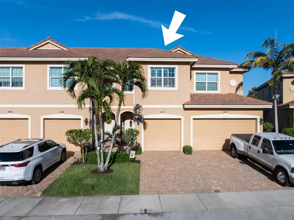 $430,000 | 651 Southwest Glen Crest Way, Unit 2, Stuart, FL 34997