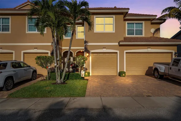 $430,000 | 651 Southwest Glen Crest Way, Unit 2, Stuart, FL 34997