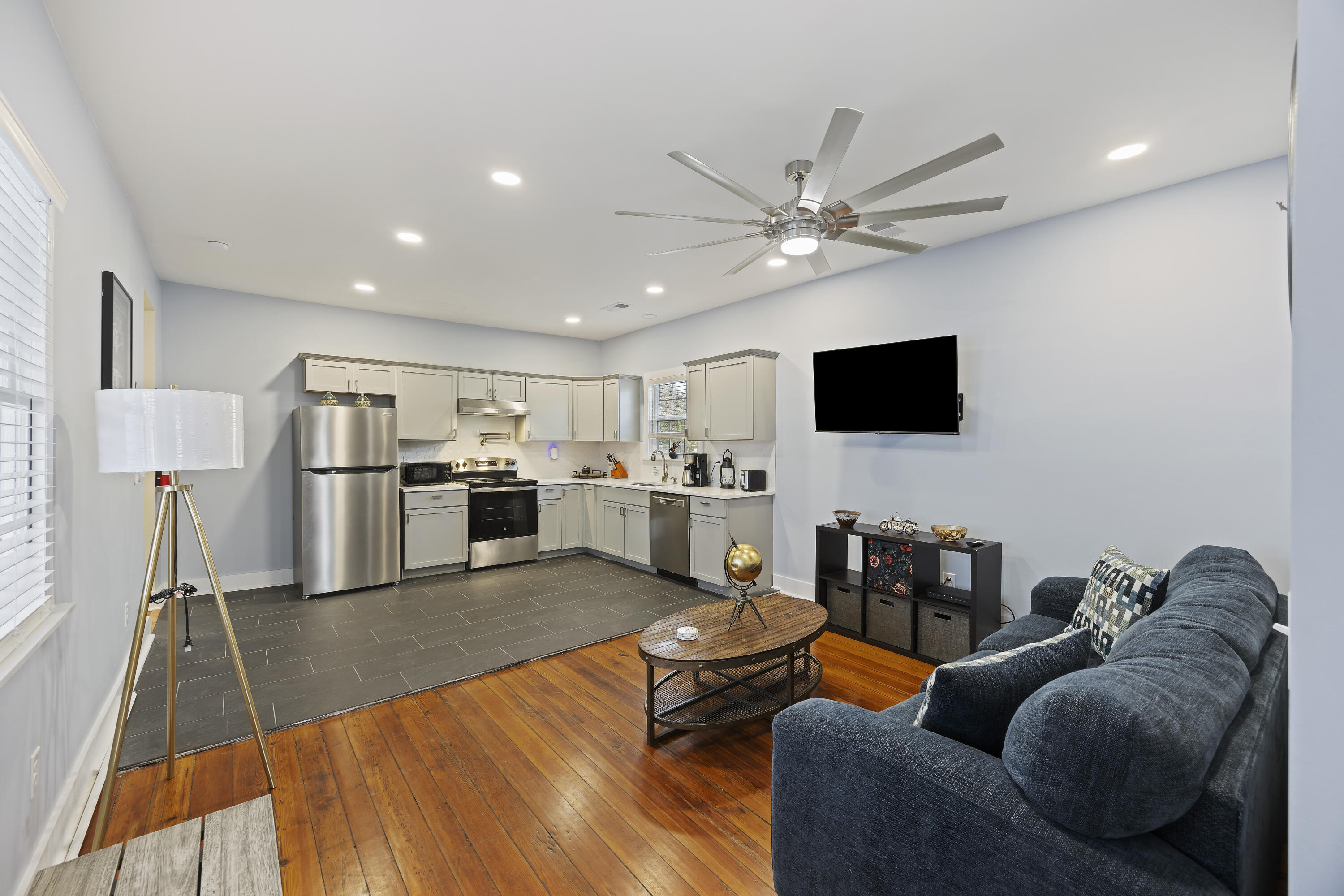 66 Line Street, Unit B Charleston, SC 29403 - Photo 11 of 34 243A0407