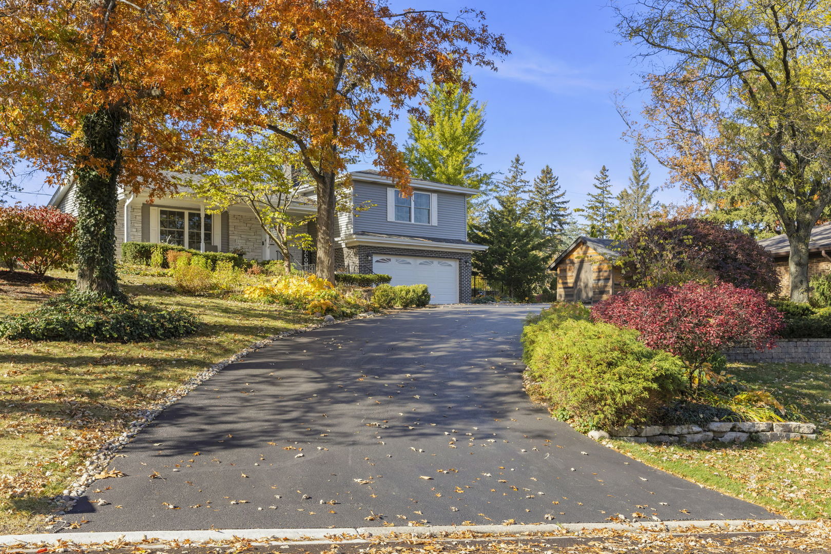 14340 Ridge Avenue Orland Park, IL 60462 - Photo 2 of 25 a front view of a house with a yard