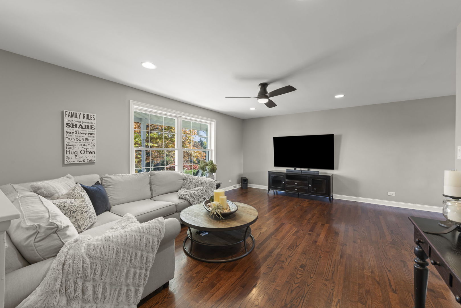 14340 Ridge Avenue Orland Park, IL 60462 - Photo 4 of 25 a living room with furniture and a flat screen tv