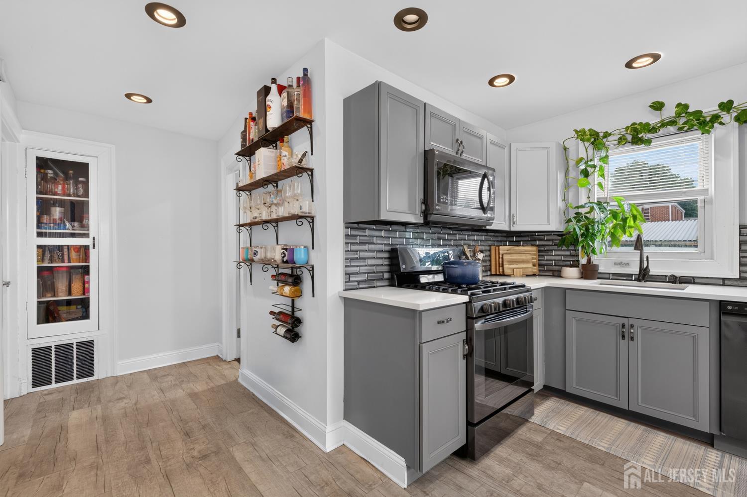 28 Wagner Street Fords, NJ 08863 - Photo 13 of 30