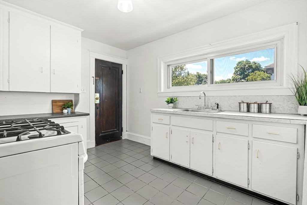 185 Oakley Road Belmont, MA 02478 - Photo 13 of 42 Gallery Image 13