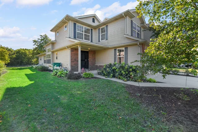 a view of a yard in front of house