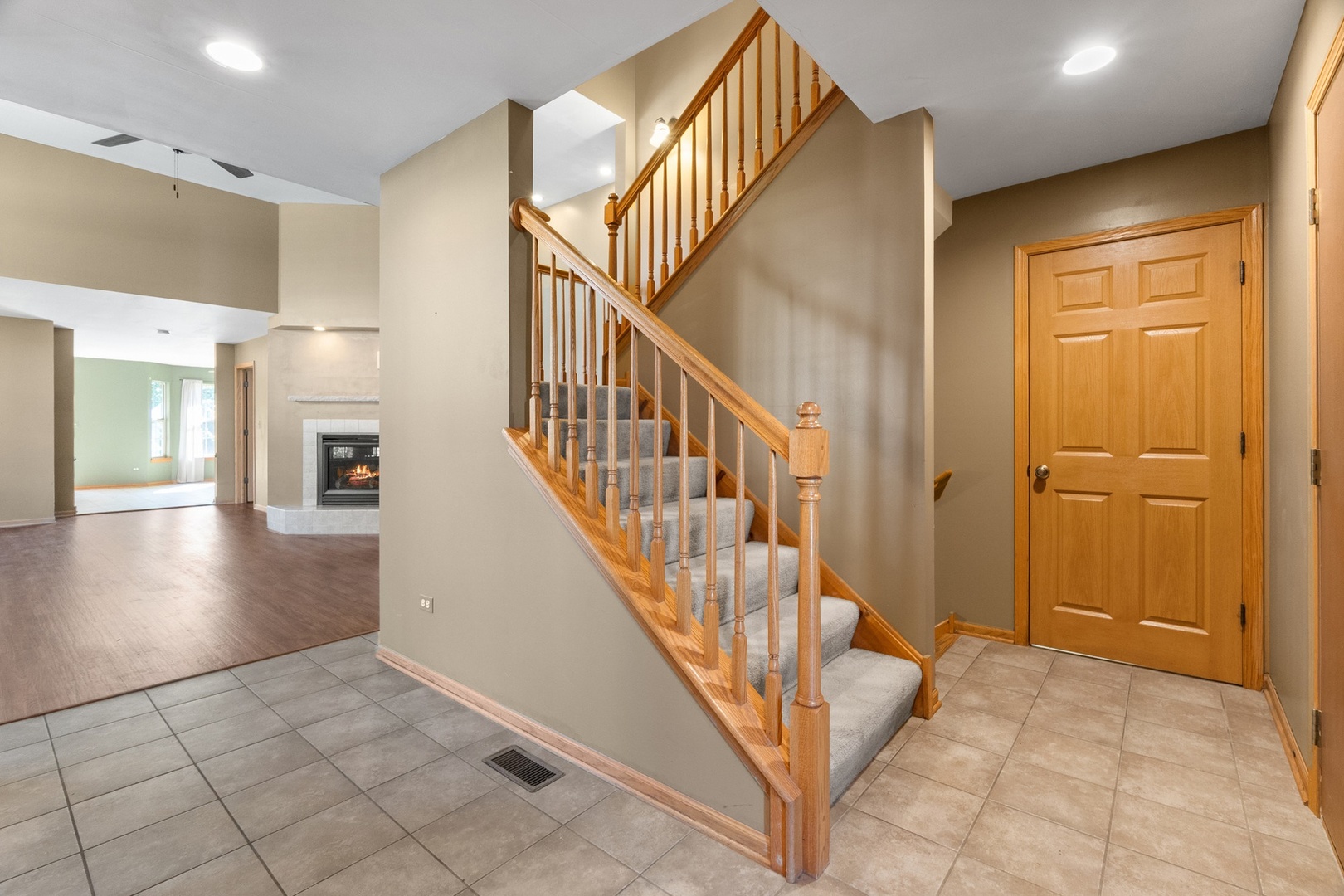 25593 O'Connel Lane Manhattan, IL 60442 - Photo 3 of 24 a view of entryway and hall with wooden floor