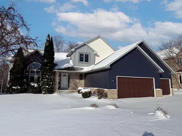 $595,000 | 8433 Upland Lane North, Maple Grove, MN 55311