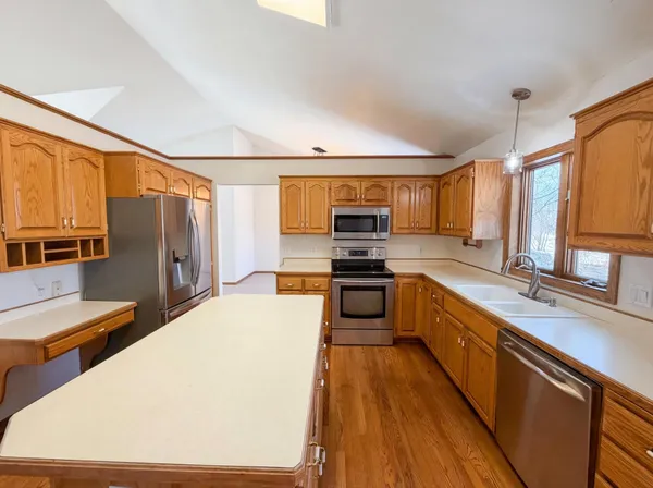 $595,000 | 8433 Upland Lane North, Maple Grove, MN 55311