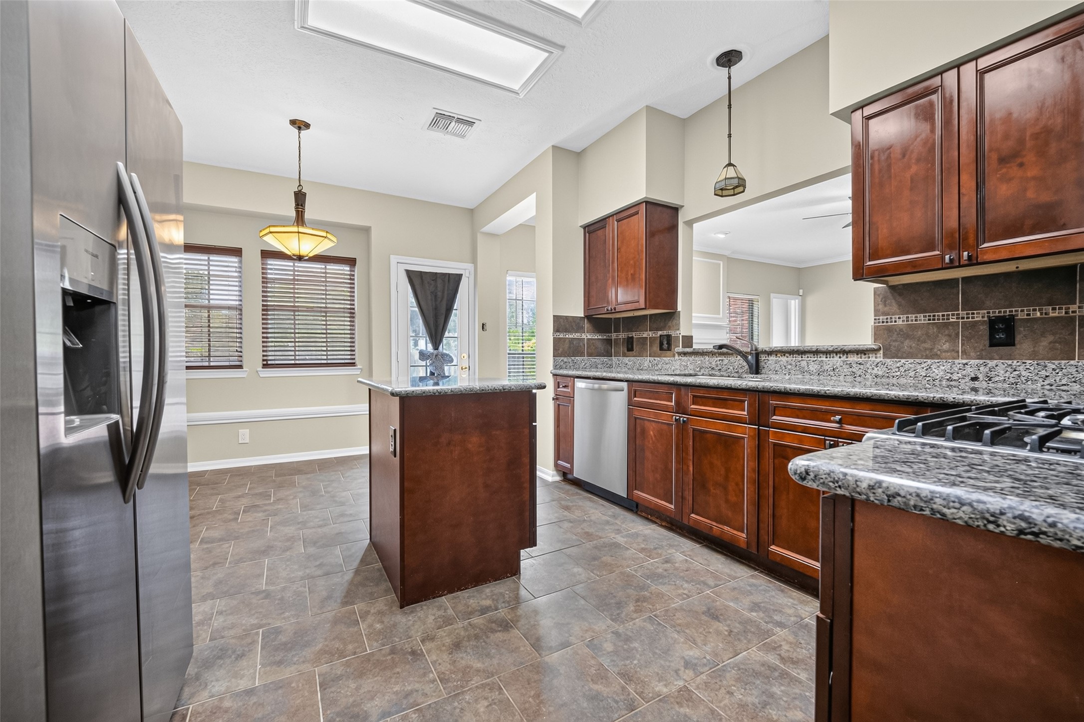 1430 Mabry Mill Road Houston, TX 77062 - Photo 7 of 39