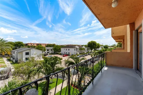 $260,000 | 1900 West 54th Street, Unit 220, Hialeah, FL 33012