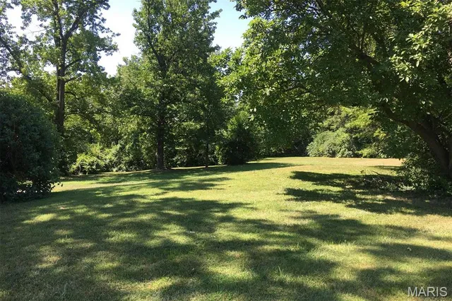 $1,495,000 | 18 Sona Lane, Creve Coeur, MO 63141