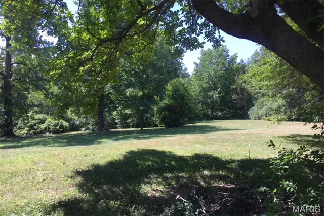 $1,495,000 | 18 Sona Lane, Creve Coeur, MO 63141