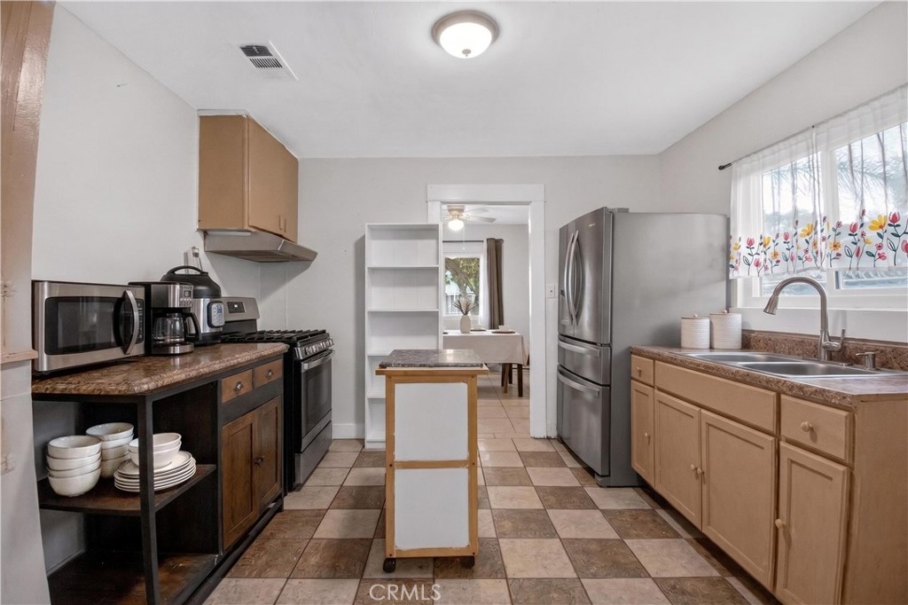 1132 Calhoun Street Redlands, CA 92374 - Photo 12 of 34