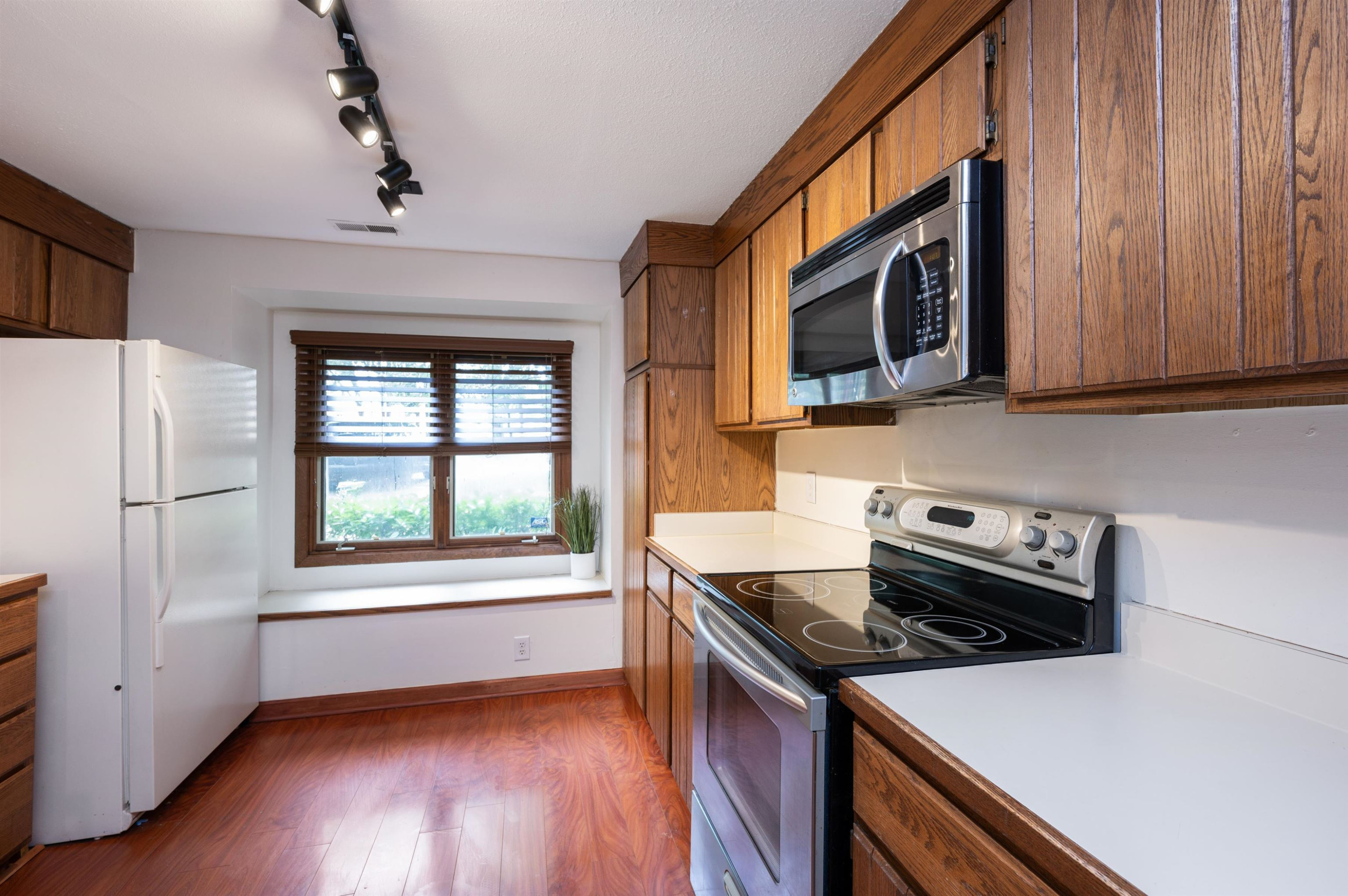 4321 Southwind Drive Raleigh, NC 27613 - Photo 11 of 31 Kitchen