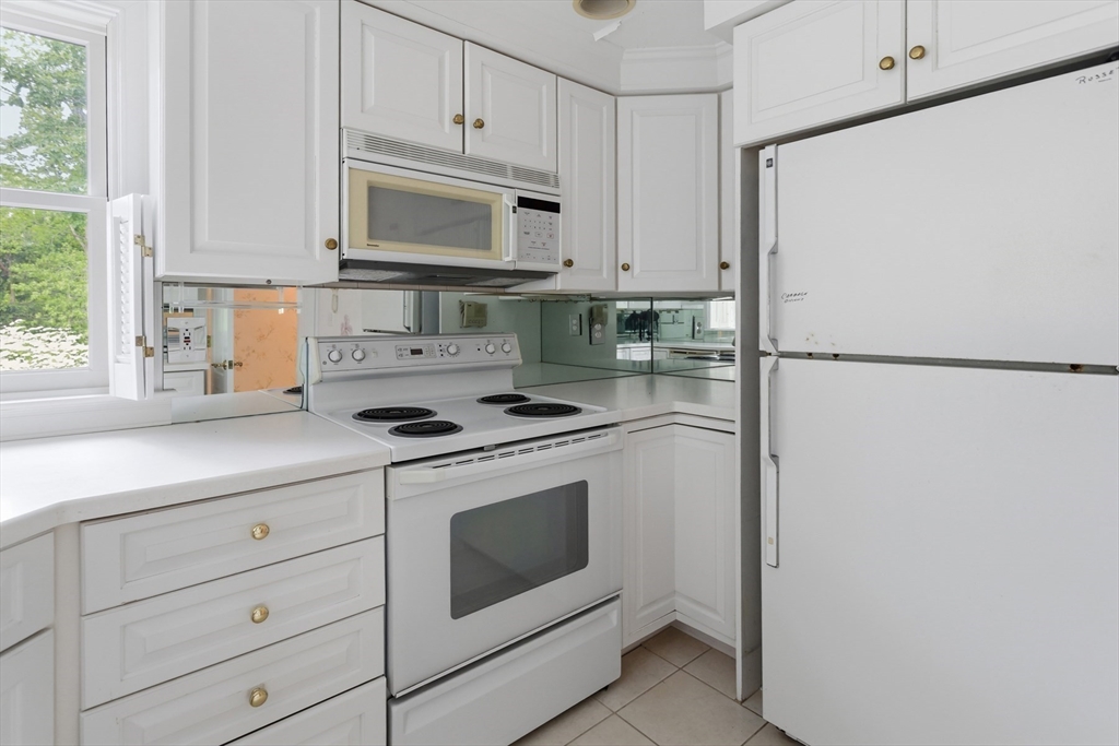105 Parker Road, Unit B Barnstable, MA 02655 - Photo 12 of 36 Gallery Image 12