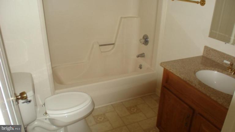 318 Landis Road Hagerstown, MD 21740 - Photo 6 of 11 Bath #1