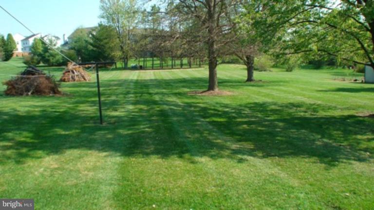 318 Landis Road Hagerstown, MD 21740 - Photo 8 of 11 Back yard