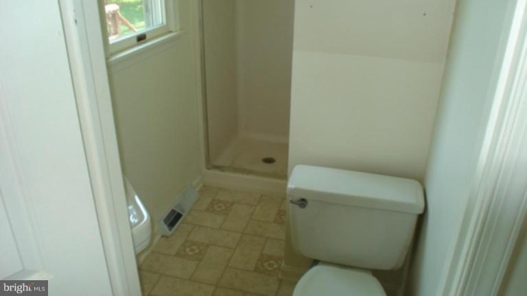 318 Landis Road Hagerstown, MD 21740 - Photo 10 of 11 Bath #2