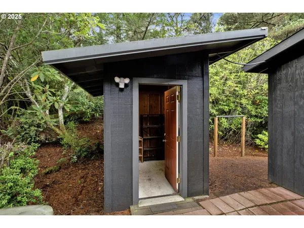 $325,000 | 1600 Rhododendron Drive, Unit 150, Florence, OR 97439
