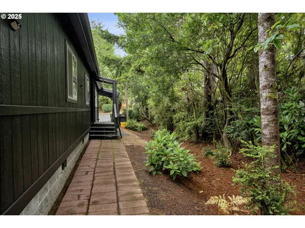 $325,000 | 1600 Rhododendron Drive, Unit 150, Florence, OR 97439