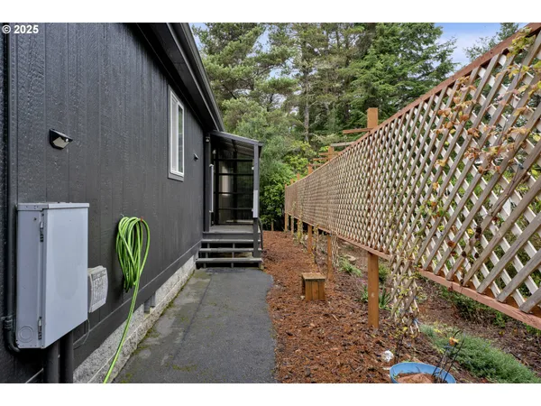 $325,000 | 1600 Rhododendron Drive, Unit 150, Florence, OR 97439