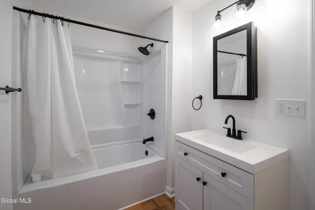 $1,895 | 364 Altamont Avenue, Schenectady, NY 12303