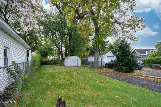 $1,895 | 364 Altamont Avenue, Schenectady, NY 12303