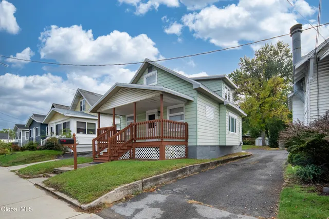 $1,895 | 364 Altamont Avenue, Schenectady, NY 12303