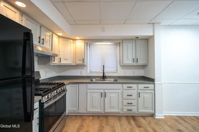 $1,895 | 364 Altamont Avenue, Schenectady, NY 12303