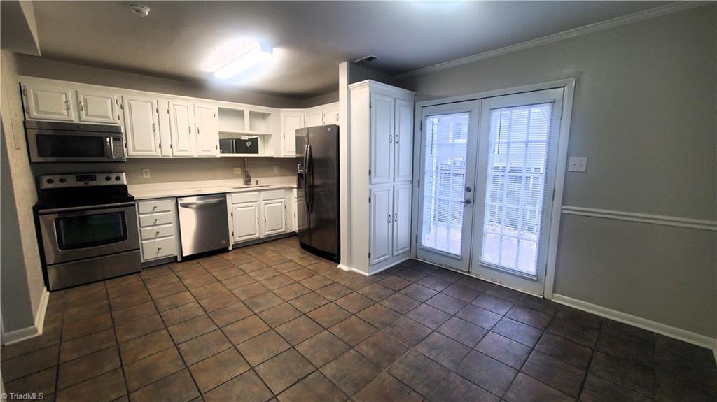 5703 Bramblegate Road, Unit L Greensboro, NC 27409 - Photo 6 of 19 Gallery Image 6