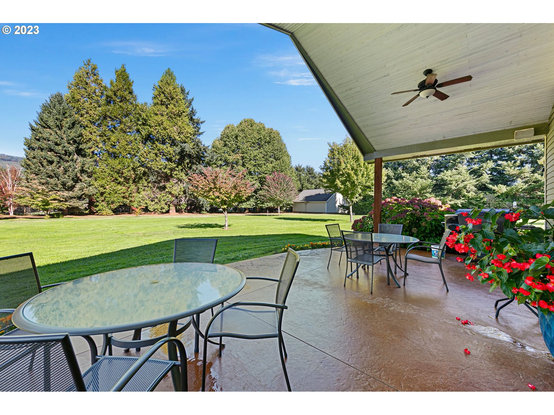 41763 Deerhorn Road Springfield, OR 97478 - Photo 34 of 39 Covered Patio