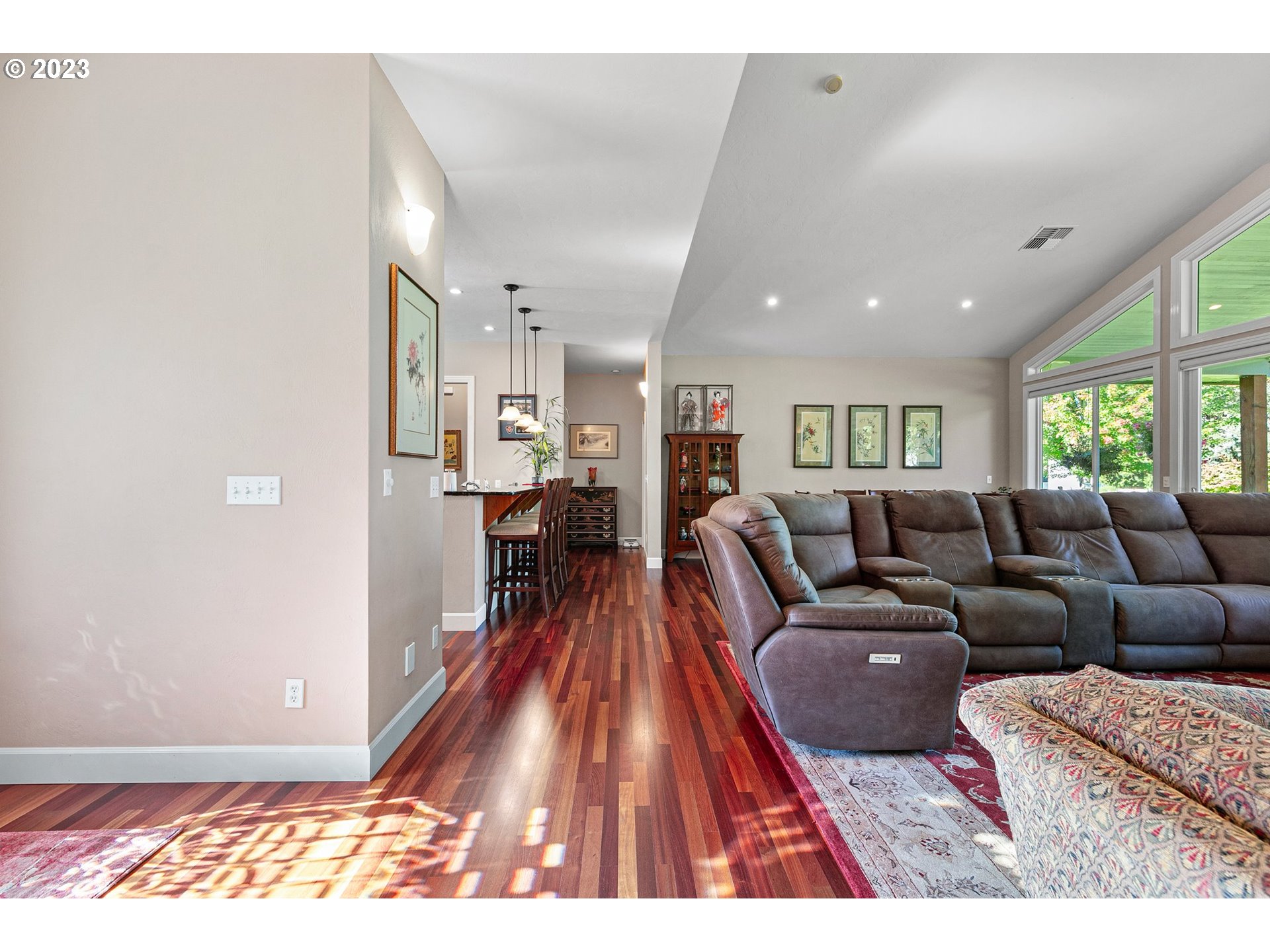 41763 Deerhorn Road Springfield, OR 97478 - Photo 6 of 39 Living Room/Entrance
