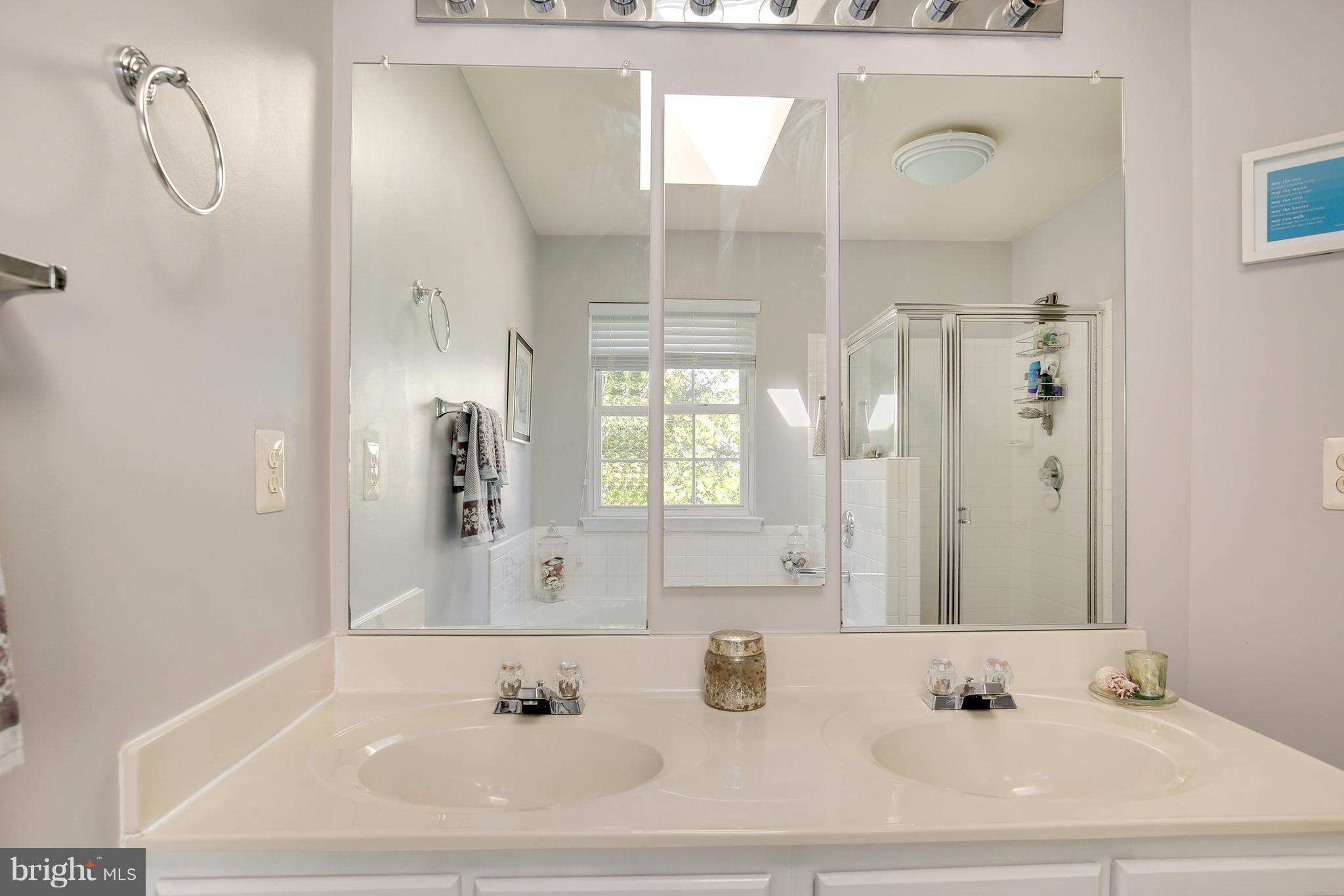 254 Braxton Way, Unit 27 Edgewater, MD 21037 - Photo 19 of 29 Bath (Master)