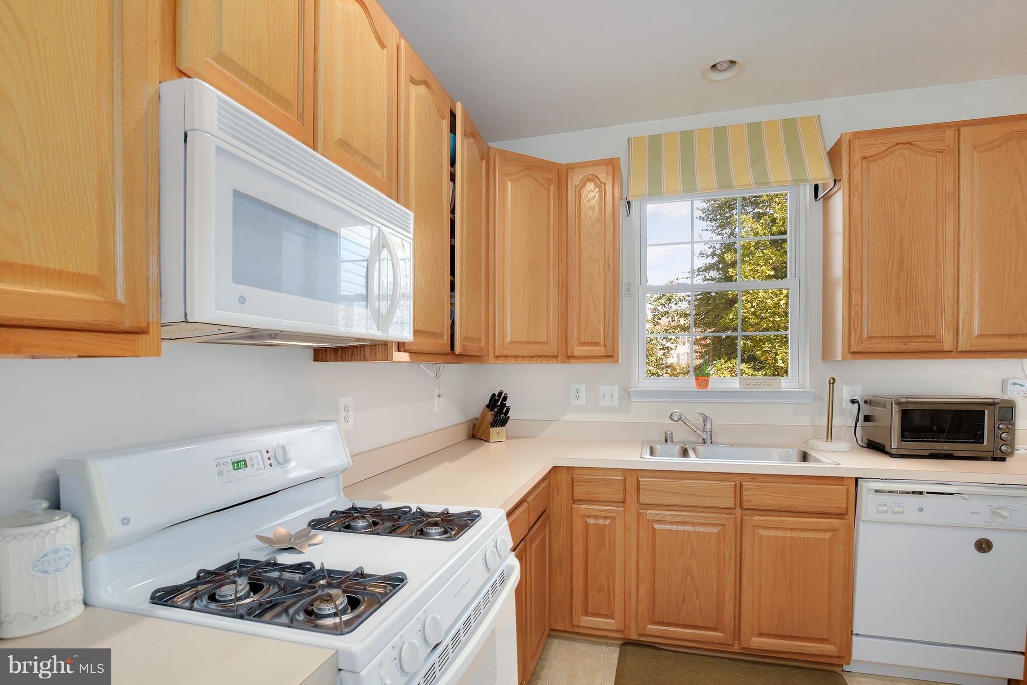 254 Braxton Way, Unit 27 Edgewater, MD 21037 - Photo 10 of 29 Kitchen
