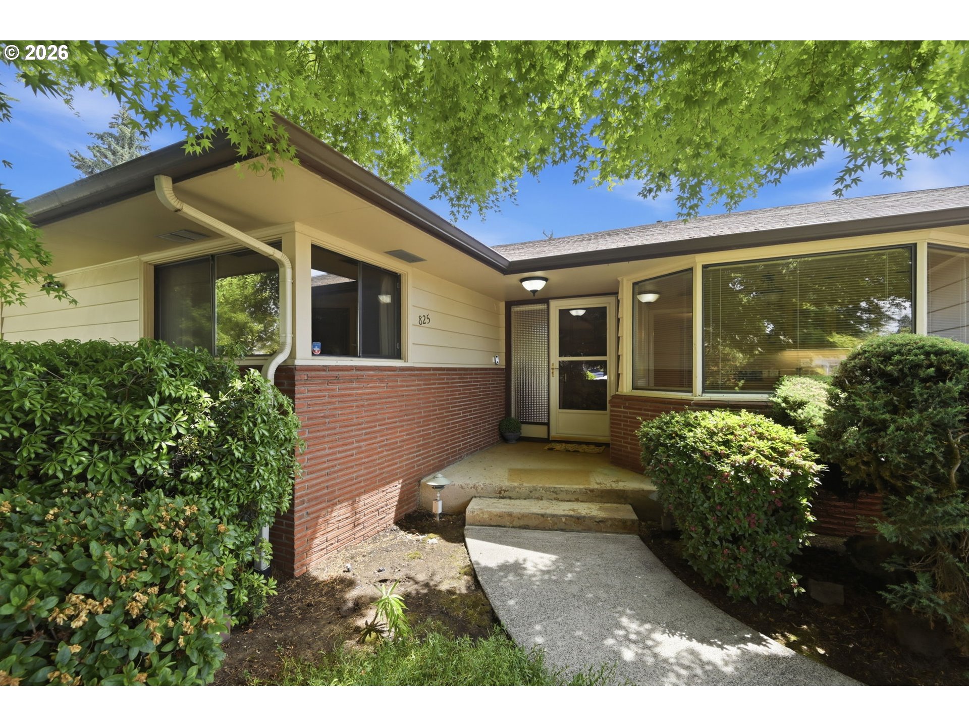 825 Louis Street Eugene, OR 97402 - Photo 1 of 45
