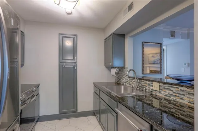 $185,000 | 5163 West 75th Street, Prairie Village, KS 66208