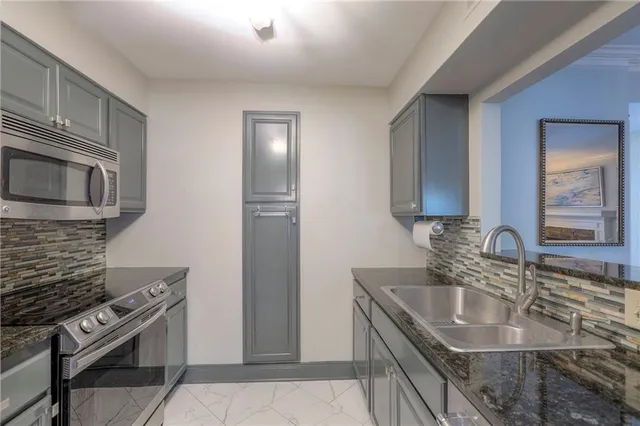 $185,000 | 5163 West 75th Street, Prairie Village, KS 66208